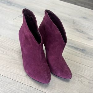 Vince Camuto Size 7.5 Purple Suede Ankle Boots